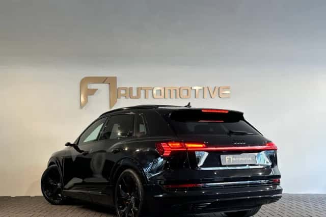 Audi e-tron (2019) thumbnail 6