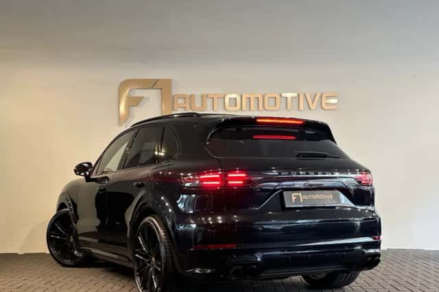 Porsche Cayenne (2022) thumbnail 4