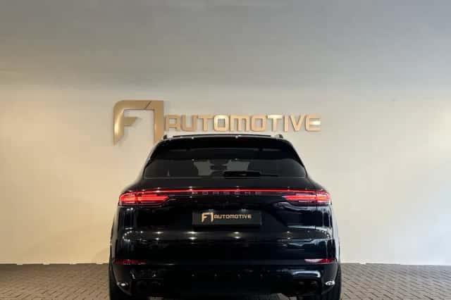 Porsche Cayenne (2022) thumbnail 5
