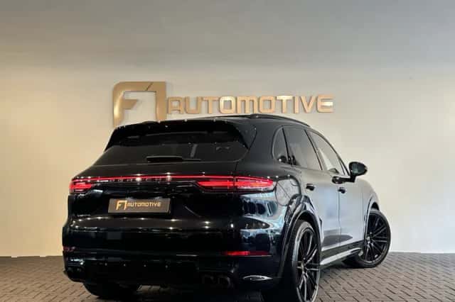 Porsche Cayenne (2022) thumbnail 6