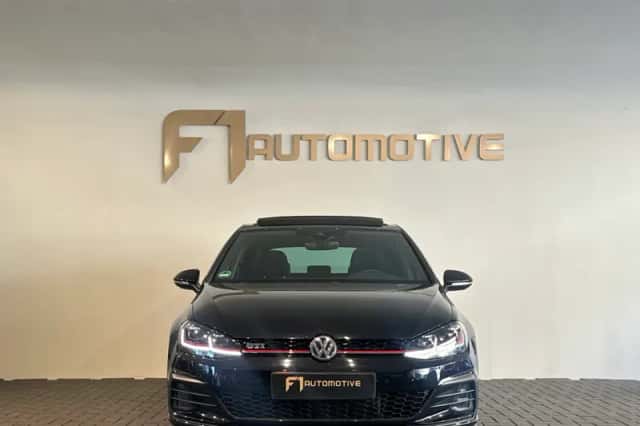 Volkswagen Golf (2017) thumbnail 2