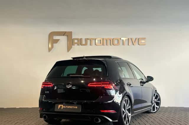 Volkswagen Golf (2017) thumbnail 4
