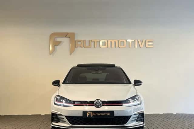 Volkswagen Golf (2017) thumbnail 2