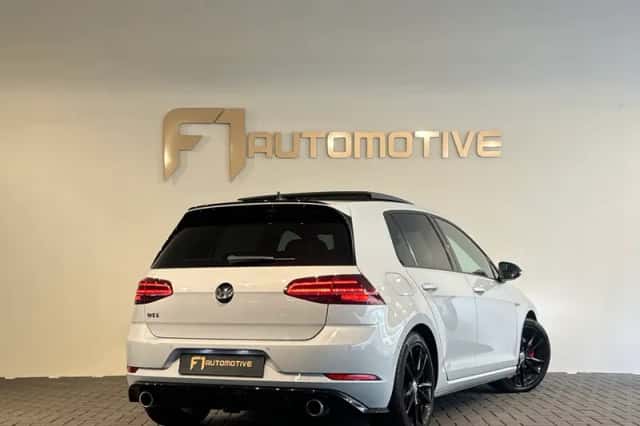 Volkswagen Golf (2017) thumbnail 4
