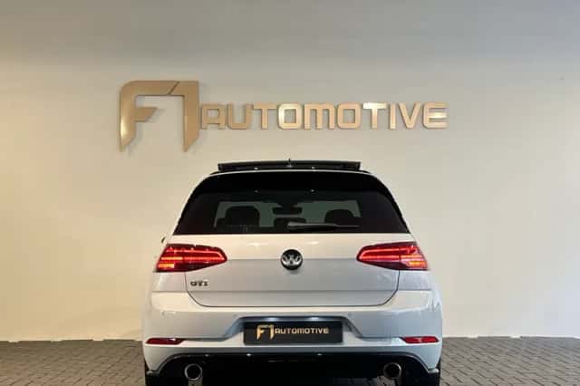 Volkswagen Golf (2017) thumbnail 5