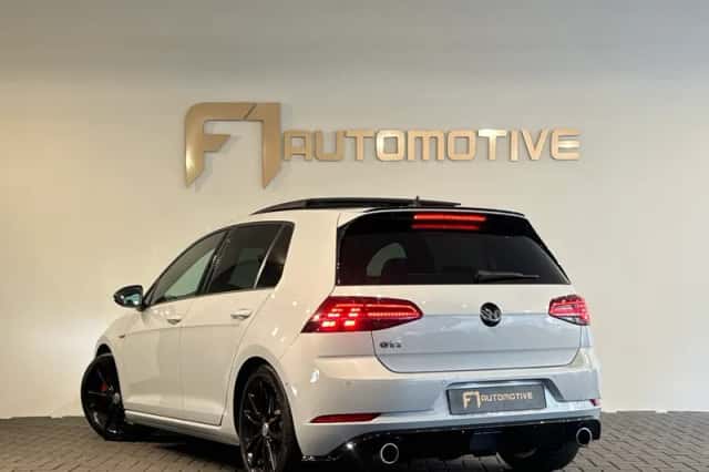 Volkswagen Golf (2017) thumbnail 6