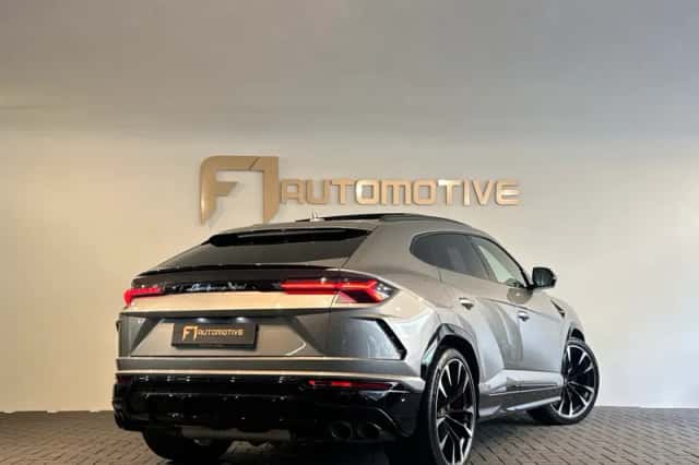 Lamborghini Urus (2022) thumbnail 4