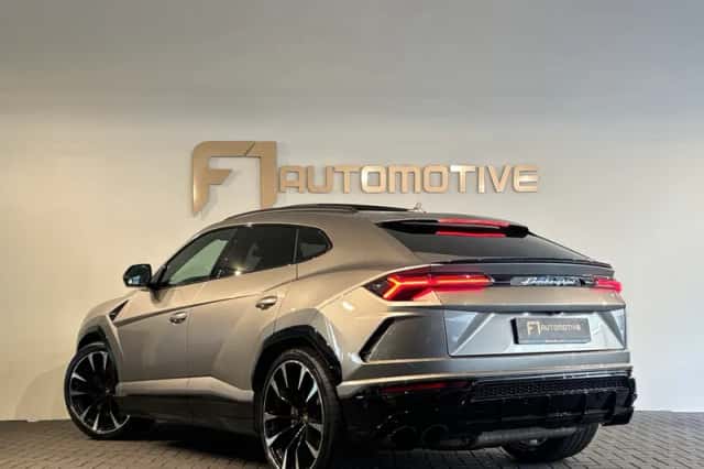 Lamborghini Urus (2022) thumbnail 5
