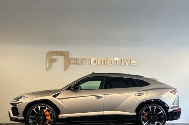 Lamborghini Urus (2022) thumbnail 6