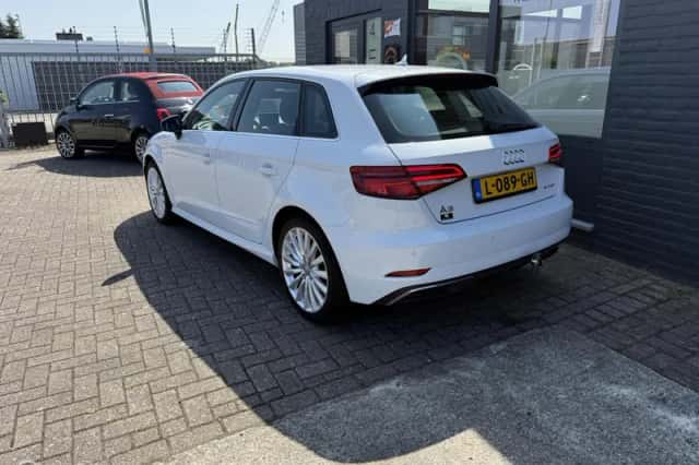 Audi A3 (2017) thumbnail 2