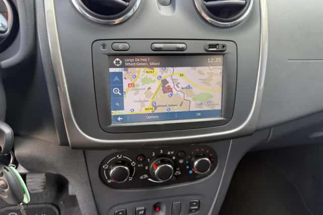 Dacia Sandero (2016) thumbnail 5