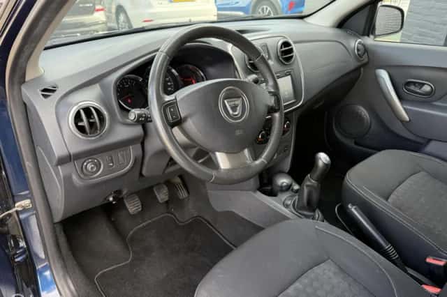 Dacia Sandero (2016) thumbnail 6