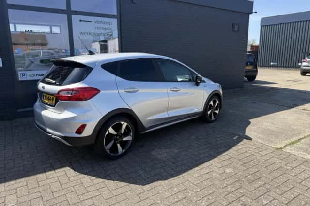 Ford Fiesta (2019) thumbnail 3