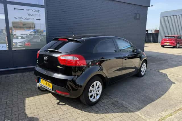 Kia Rio (2014) thumbnail 2
