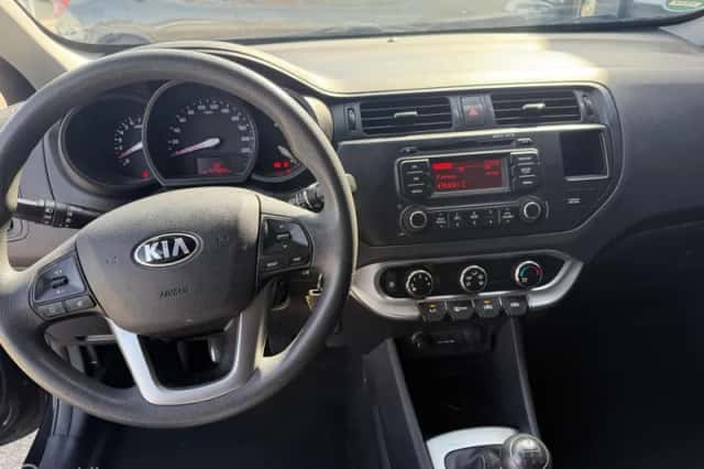 Kia Rio (2014) thumbnail 3