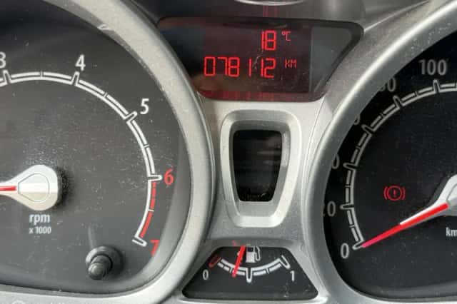 Ford Fiesta (2011) thumbnail 3