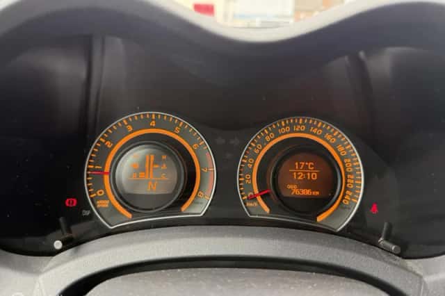 Toyota Auris (2009) thumbnail 3