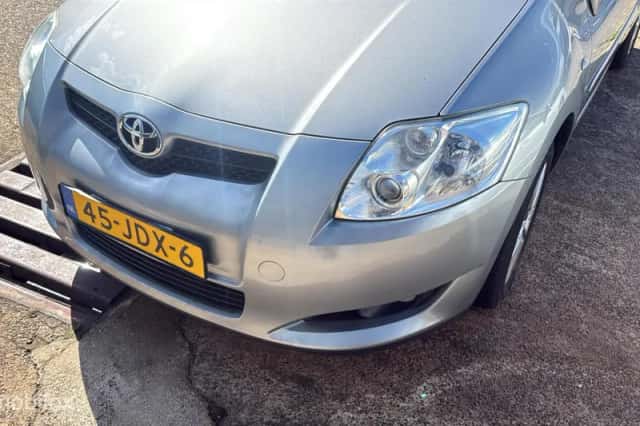 Toyota Auris (2009) thumbnail 4
