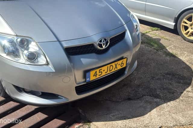 Toyota Auris (2009) thumbnail 5