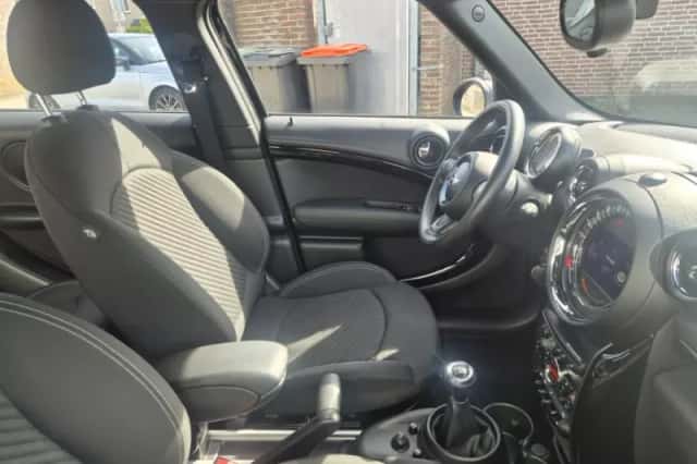 MINI Countryman (2016) thumbnail 2