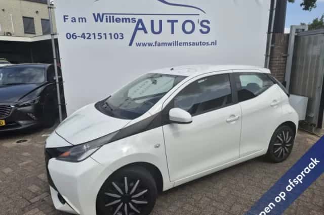 Toyota Aygo (2018) thumbnail 1