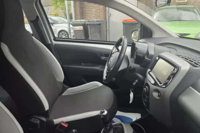 Toyota Aygo (2018) thumbnail 2