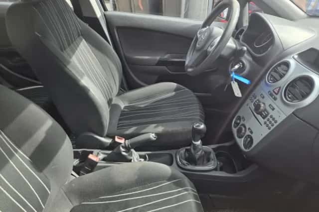 Opel Corsa (2010) thumbnail 2