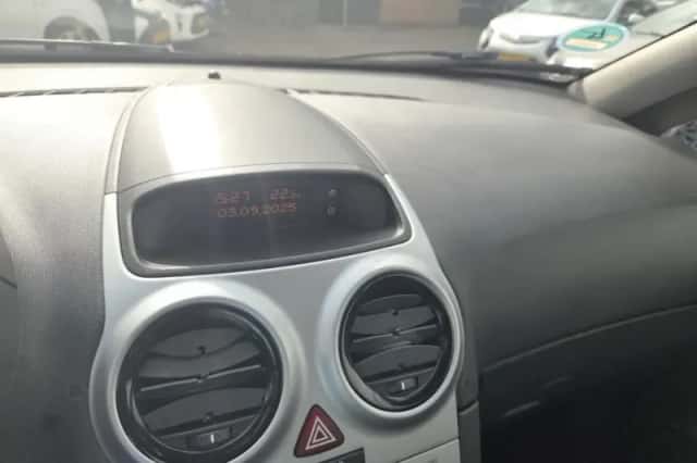 Opel Corsa (2010) thumbnail 6