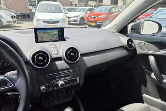 Audi A1 (2016) thumbnail 3