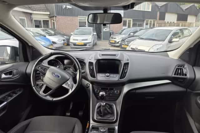 Ford Kuga (2018) thumbnail 2