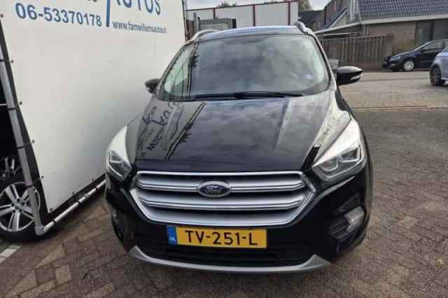 Ford Kuga (2018) thumbnail 4