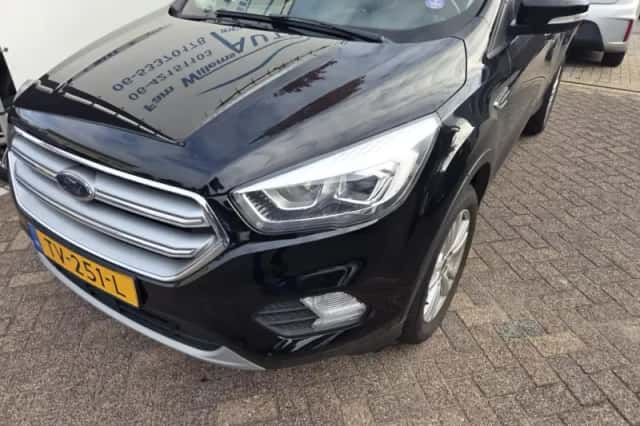 Ford Kuga (2018) thumbnail 5