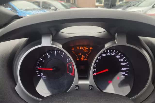 Nissan Juke (2015) thumbnail 4