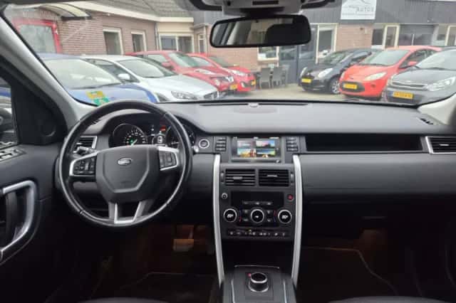 Land Rover Discovery Sport (2019) thumbnail 4
