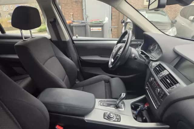 BMW X3 (2011) thumbnail 2