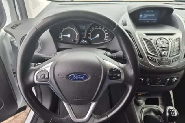 Ford Transit Courier (2016) thumbnail 3