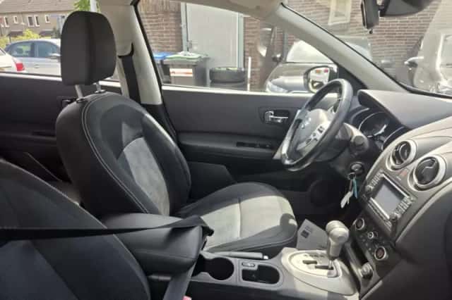 Nissan Qashqai (2010) thumbnail 2
