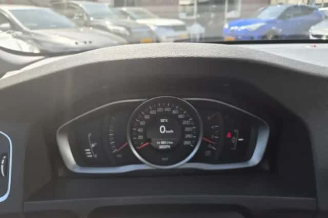 Volvo V60 (2016) thumbnail 5