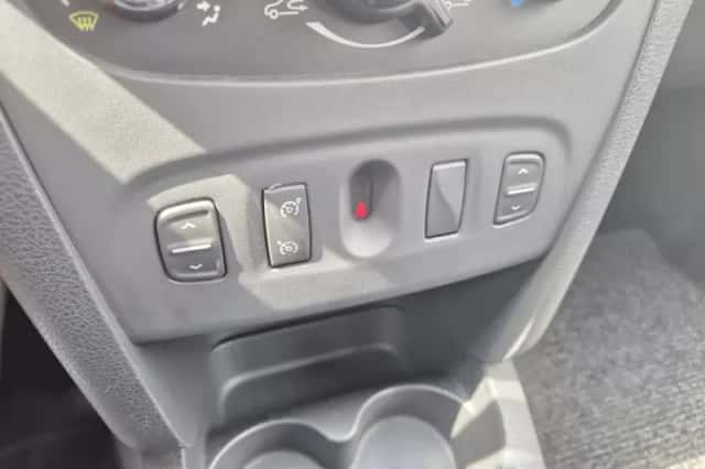 Dacia Sandero (2013) thumbnail 6