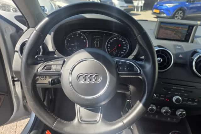 Audi A1 (2012) thumbnail 4