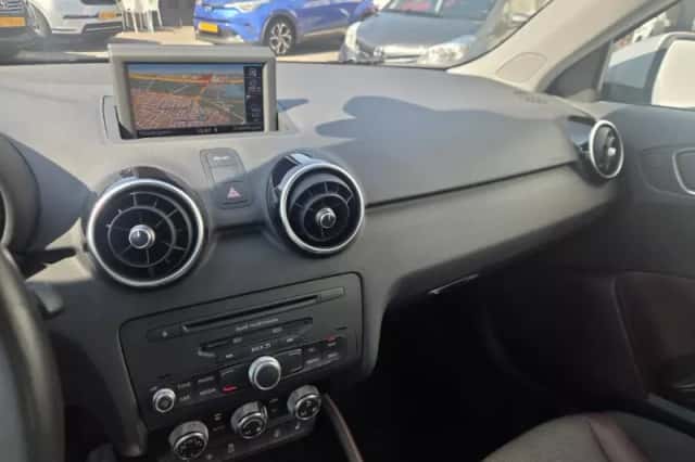 Audi A1 (2012) thumbnail 5