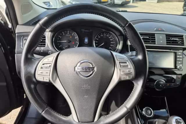 Nissan Pulsar (2016) thumbnail 4
