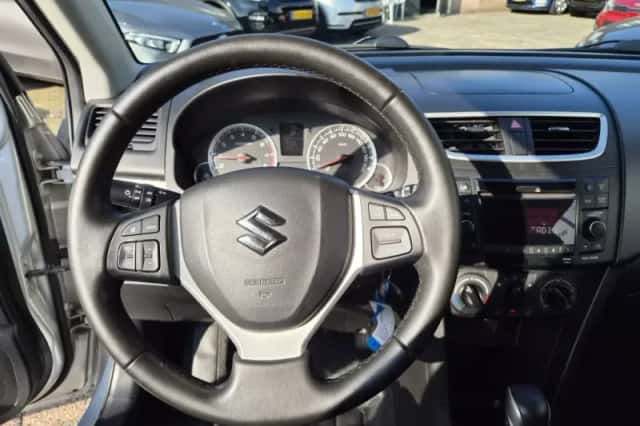 Suzuki Swift (2015) thumbnail 4