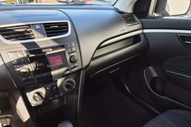 Suzuki Swift (2015) thumbnail 5