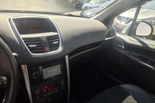 Peugeot 207 (2011) thumbnail 6