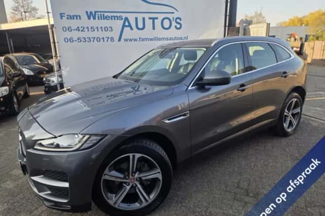 Jaguar F-Pace (2017) thumbnail 1