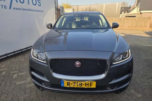Jaguar F-Pace (2017) thumbnail 6