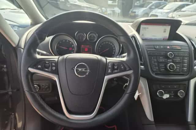 Opel Zafira (2014) thumbnail 2