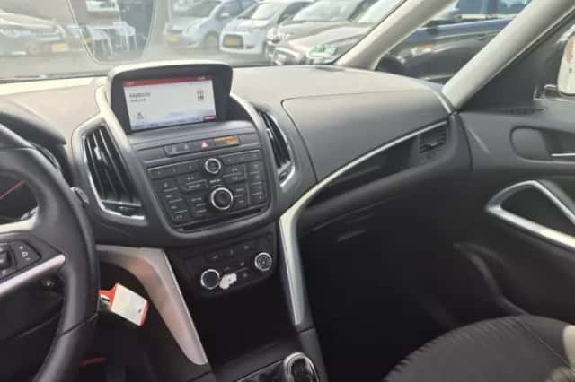 Opel Zafira (2014) thumbnail 4