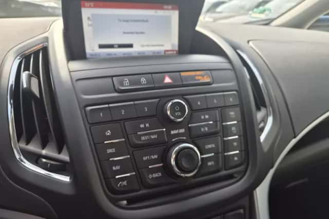 Opel Zafira (2014) thumbnail 5